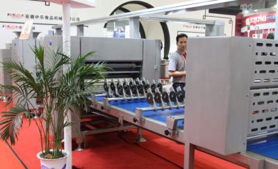 China Máquina industrial do laminador de 10000 Pcs/Hr, alfaiate automático do cliente da máquina da pizza à venda