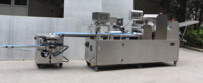 China Cadena de producción tres veces rodante del pan máquina de la toma panorámica disponible para los pasteles en venta