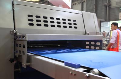 China A linha máquina do Flatbread do fabricante de Paratha fácil limpa com a tabela de funcionamento da largura de 800mm à venda