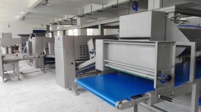 Chine Les petits pains d'hamburger industriels panent la machine de fabrication chaîne de production automatique à vendre