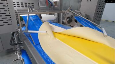 China A máquina do laminador da massa dos enchimentos da margarina COSTURA o motor com auto sistema de alimentação gordo à venda