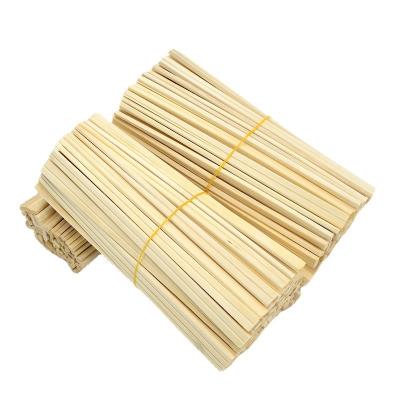 China Los palillos desechables de madera disponibles abultan el 18cm en venta