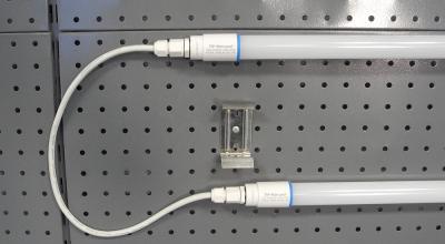 China Tampa amigável de poupança de energia da difusão de Eco da luz impermeável do tubo do diodo emissor de luz T8 à venda