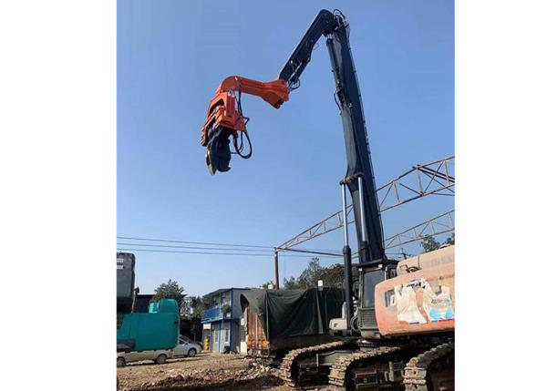 Quality 13.5m Hydraulic Excavator 20-85 Ton Pile Driver Arm With Heavy Duty Welding Design for sale