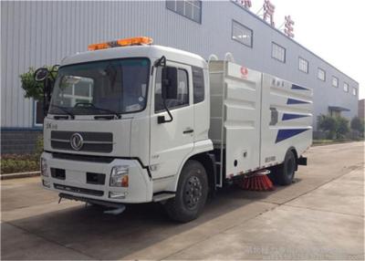 중국 RHD Dongfeng 4x2 진공 스위퍼 트럭, 기계 4000 리터 도로 청소 판매용