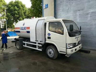 China 5M3 2,5 toneladas de camión rabicorto 5000L 2.5T CSCBOB del LPG con los cilindros de relleno del LPG en venta