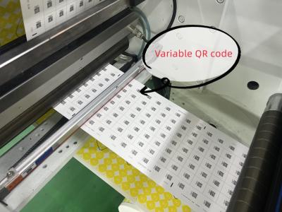Chine Étiquettes de bouteilles d'huiles essentielles résistantes à l'huile Hologramme Étiquettes blanches imprimables de bouteilles d'eau à vendre