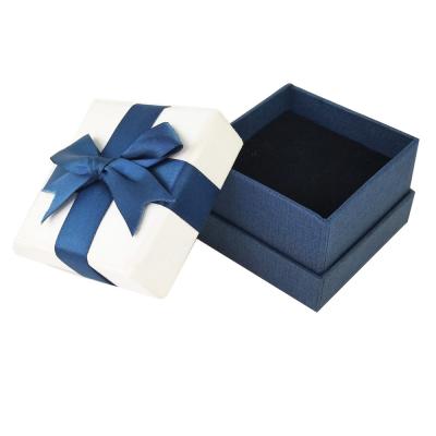 Κίνα Μόνιμο μπλε κιβώτιο κοσμήματος πολυτέλειας κιβωτίων δώρων σκουλαρικιών κοσμήματος με την κορδέλλα σατέν προς πώληση