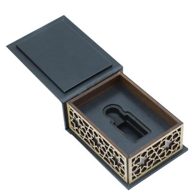 China Smart Small Perfume Box Blue Gold Magnetic Gift Packaging for sale