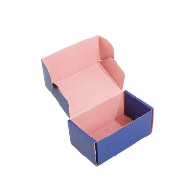 中国 堅いボール紙の香水Botlleのための青いピンクの郵便利用者の荷箱 販売のため