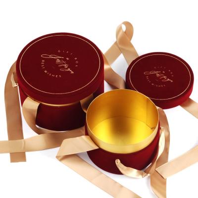 China Caja de empaquetado del caramelo rojo de Cylindar con el regalo atado cinta de Velevt en venta