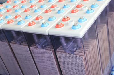China A longa vida 2v 600Ah selou a bateria acidificada ao chumbo livre 47kg da manutenção à venda