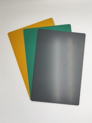 Chine DHPE a enduit la couleur régulière métallique composée de la feuille 5mm ACP pour des plafonds à vendre