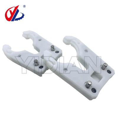 China ISO30 High Precision Auto Tool Changer Gripper For CNC Router Machine Parts Tool Holder for sale