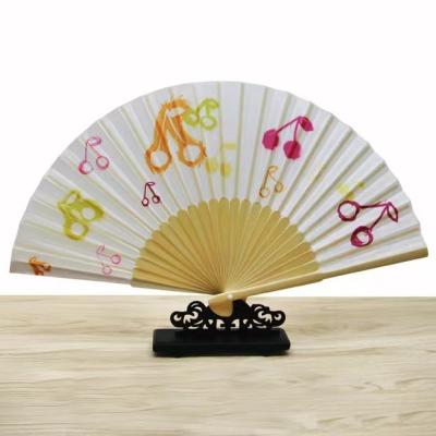 中国 Big Clack Large Polyester Satin Bamboo Custom Hand Fan Rainbow Gay Pride 33Cm 販売のため