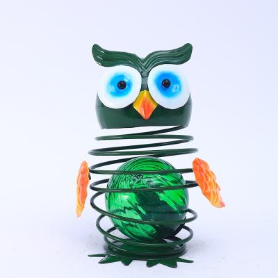 China ODM Iron Solar Powered Owl Garden Ornament Decor Vivid And Cute for sale