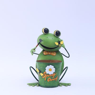 China ODM Exquisite Metal Frog Ornaments / Metal Frog Figurines With Bucket Te koop
