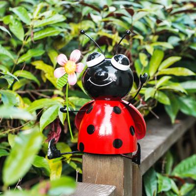 China Cartoon Bee Small Creative Animal Garden Accents With High Durability en venta