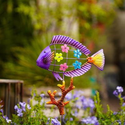 China OEM Metal Yard Ornaments Multicolor Animal Garden Figurines Hollow Out Fish for sale