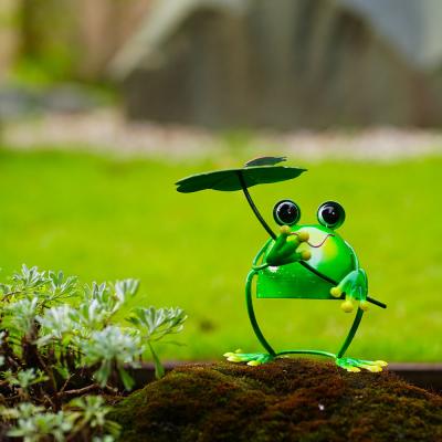 China Artistic Animal Garden Ornament Multicolor Metal Frog Garden Figurines for sale