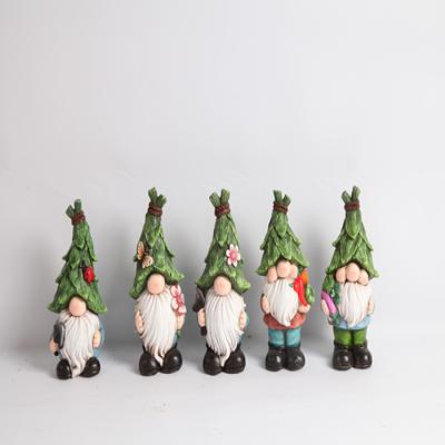 China Fade Resistant Polyresin Garden Ornaments Lightweight Gnome Resin Home Decor for sale