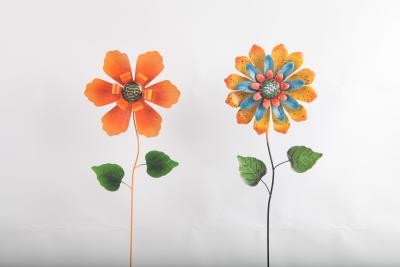 China Handcrafted Metal Outdoor Garden Decorations Durable Flower Inserts Customizable en venta