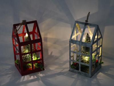 China Openwork Indoor Decorations Metal House Iron Lanterns With LED Support OEM zu verkaufen