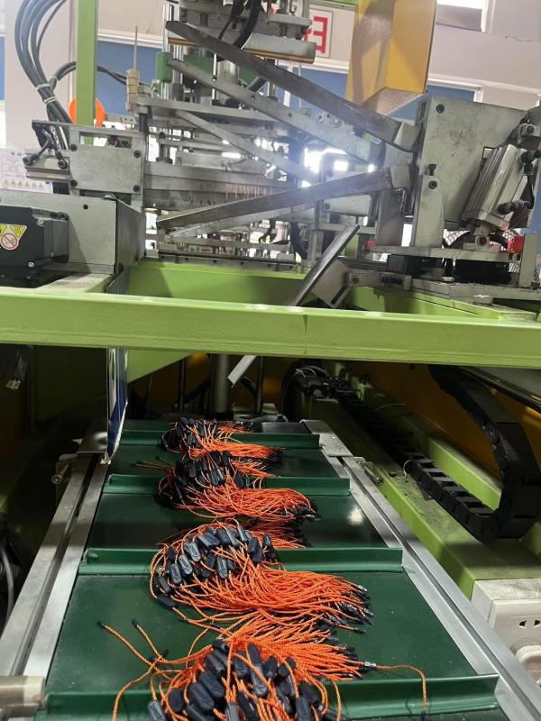 Verified China supplier - Dongguan Xinwei Clothing Accessories Co.,Ltd.