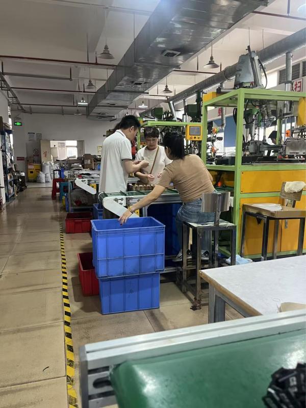 Verified China supplier - Dongguan Xinwei Clothing Accessories Co.,Ltd.