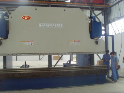 China 600 toneladas máquina del freno de la prensa hidráulica de 6 M para poste ligero 45 kilovatios en venta