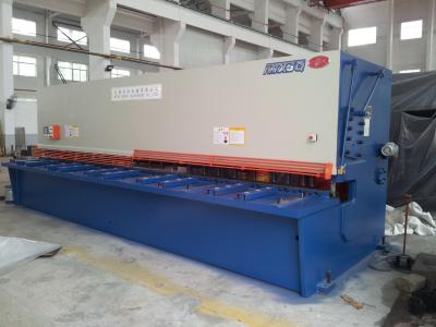 China Máquina de corte de la guillotina del CNC en máquina de corte plateada de metal en venta
