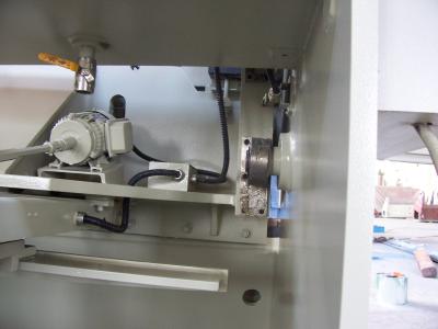 China Comprimento de corte hidráulico 2500mm da máquina da guilhotina da chapa metálica com três pontos à venda