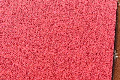 China Polyester-Stoff-Spitzen-Größe, die Schmirgelleinen Rolls für versandenden Edelstahl beschichtet zu verkaufen