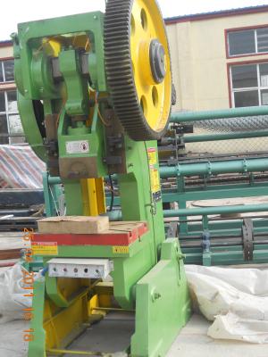 China Automaticamente malha completa do metal da máquina do arame farpado que faz a máquina 380V 3 quilowatts do poder à venda
