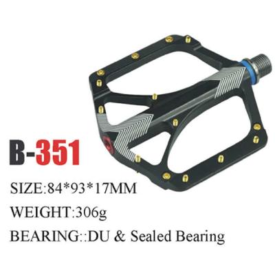 China CNC Aluminum Alloy Sealed Bearing Pedal of Bicycle 306 grams for sale