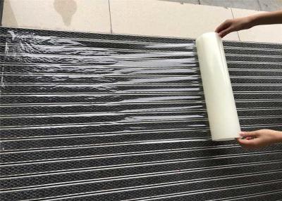 China Película clara del protector de la moqueta, película plástica de la alfombra de 300 pies con el buen pegamento en venta