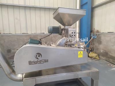 China 40 To 1000 Mesh Powder Fineness Flour Mill Machine 60 To 700kg Per Hour Capacity for sale