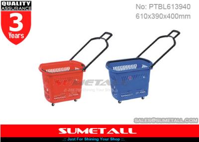 China Rojo/azul 45 litros que ruedan la cesta de compras plástica con las ruedas para el supermercado en venta