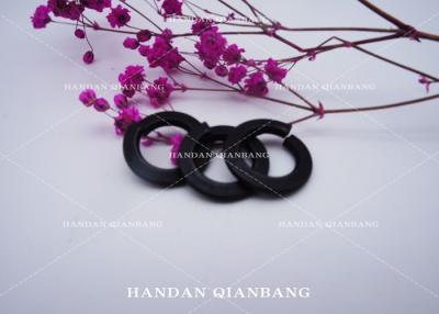 Cina Il piccolo grado d'acciaio della rosetta elastica di colore nero 8,8 per protegge la superficie in vendita