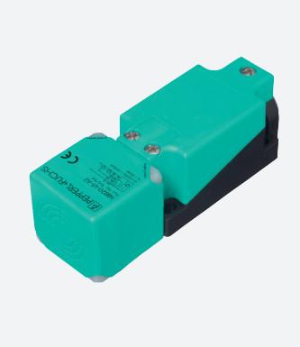 中国 PEPPERL FUCHS Inductive sensor NBN40-U1-E2 0-32.4mm Assured Operating Distance 販売のため