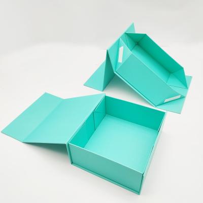 China Cajas de regalo de cartón duro de color verde plegable magnético en venta