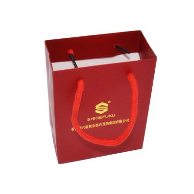 China Matt Lamination Custom Paper Shopping sackt Schmuck Carry Packaging ein zu verkaufen