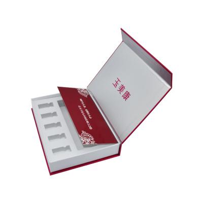 China Caixa de presente magnética rígida do fechamento da aleta com EVA Insert Cutout UV reversa à venda