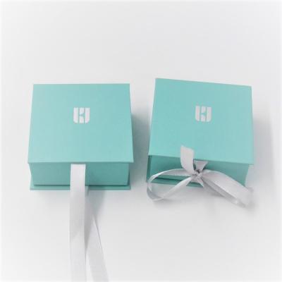 China Forma luxuosa azul de Ring Ribbon Flap Magnetic Book da joia do botão de punho das caixas de presente de OBM à venda