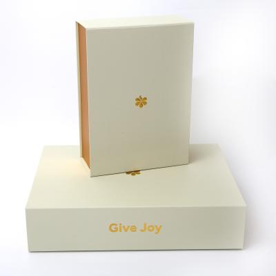 China PDF Foldable Magnetic Gift Box Gold Foil Logo Garment Shoes Packaging for sale