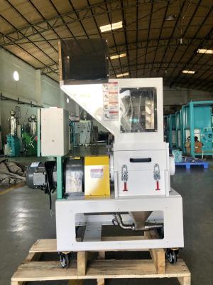 China Velocidad lenta del granulador de la trituradora de la amoladora de 3 fases para los bebederos plásticos en venta