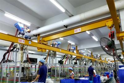 China Graduador volumétrico plástico de la mezcladora de Masterbatch para el moldeo por inyección en venta