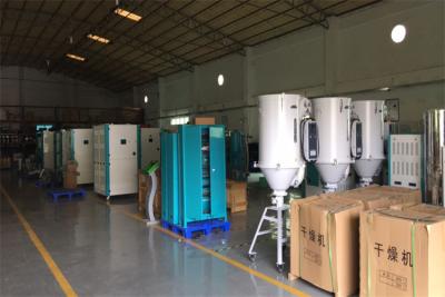 中国 Efficient Optimal Drying Plastic Hopper Dryer With Varied Heating Power 販売のため