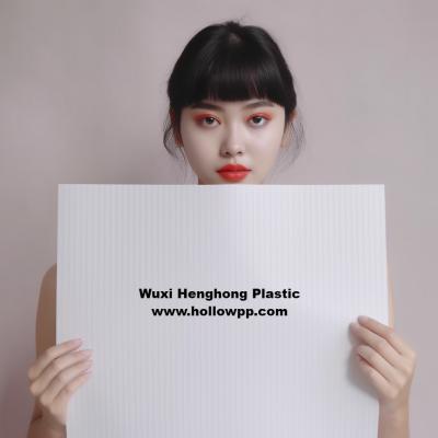 Chine 4x8 extérieur lisse a ridé le signe en plastique de mur des feuilles 300gsm imprimant l'utilisation à vendre