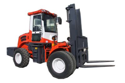 China Off Road Diesel Powered Forklift Pallet Fork Truck 5500kg 4WD With CE for sale